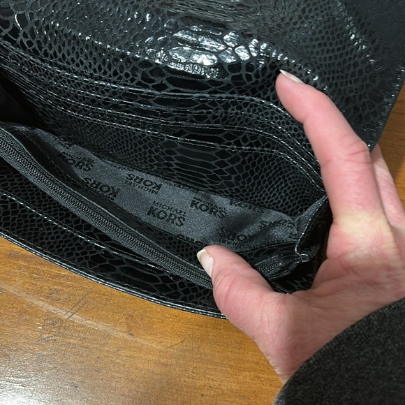 EUC Michael Kors Black Leather Snakeskin Pattern Fold Over Wallet - Picture 10 of 15